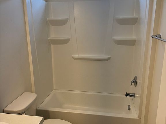 4th image of 1197 Lake Forest Dr