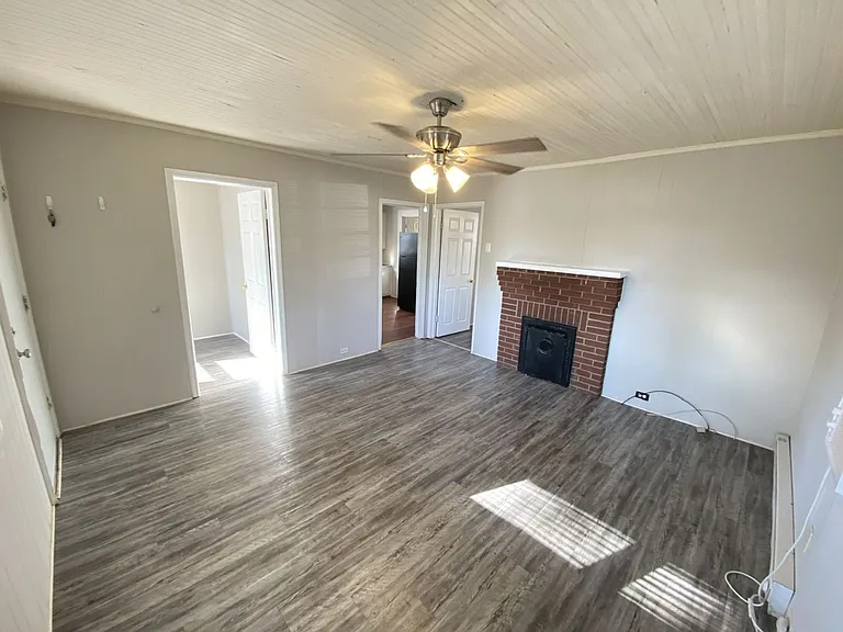 209.5 E Ridge Ave — Photo 3