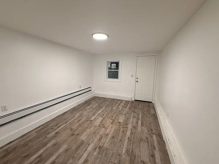 31 Pearsall Ave #1E — Photo 5