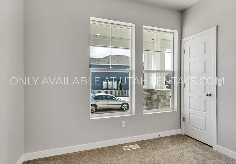 4922 W Northwood Ln — Photo 3