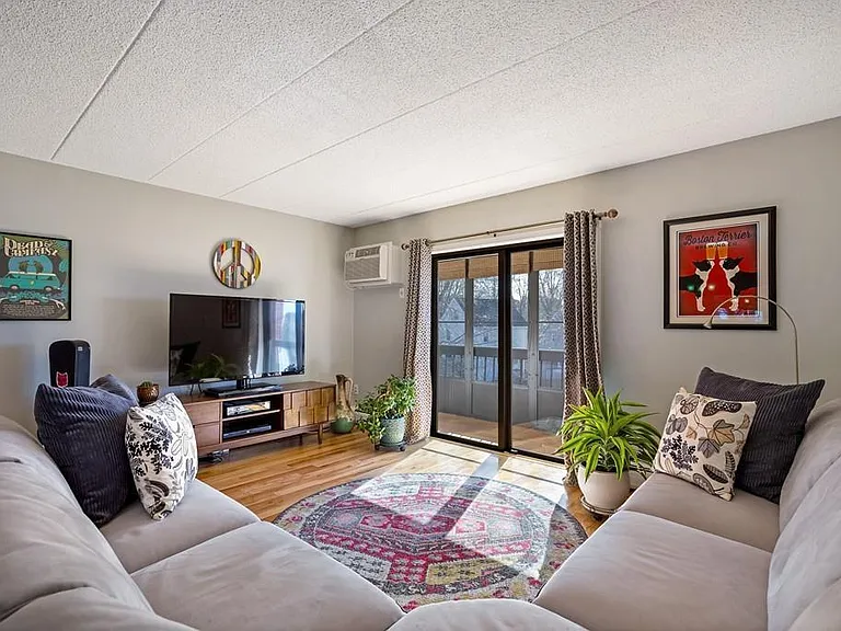 180 Green St #204 — Photo 5