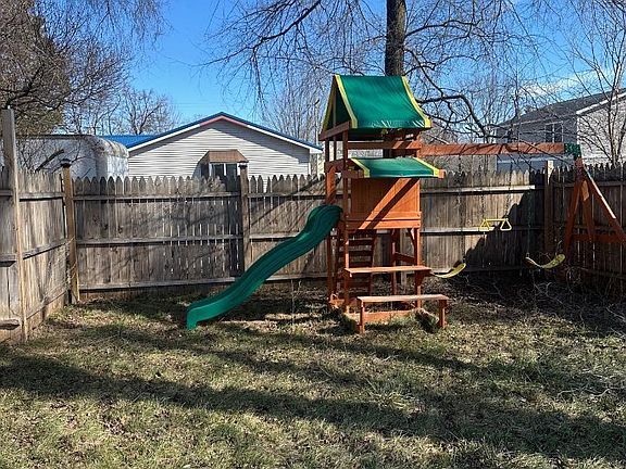 3rd image of 609 Olive Rd