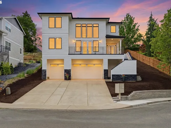 988 NW Baker Crest Ct, McMinnville, OR 97128
