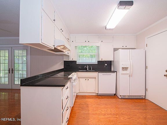 5th image of 8701 WINCHESTER Drive