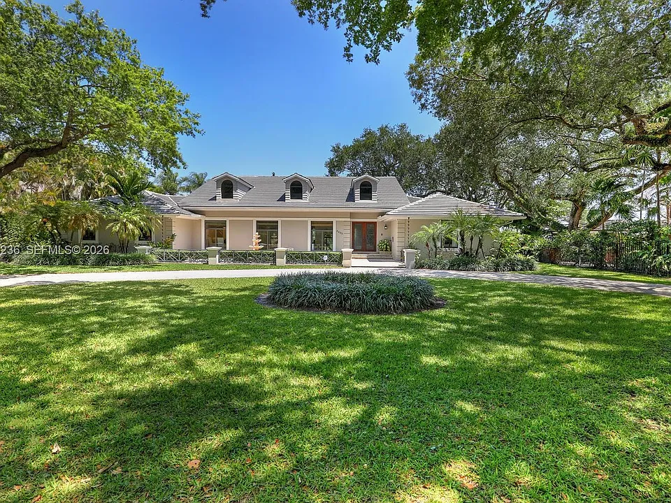 3425 Alhambra Cir
