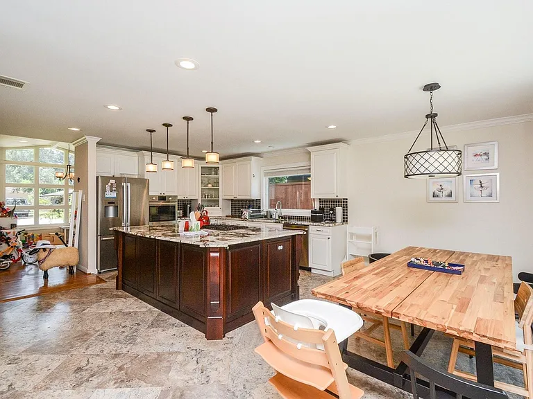 9906 Cedardale Dr — Photo 10