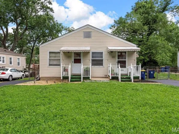 10554 Saint Michael Ln, Saint Ann, MO 63074