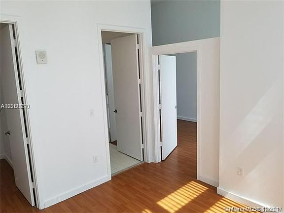 4th image of 2200 NE 4th Ave Ph 06