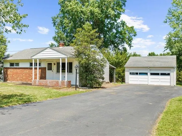 697 Tollgate Rd, Quakertown, PA 18951
