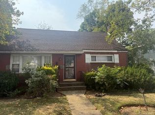 10 Downs Rd, Hempstead, NY 11550