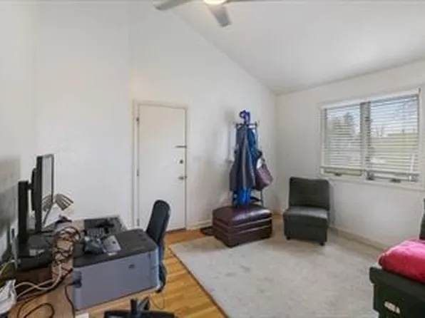 4 Dean St, Worcester, MA