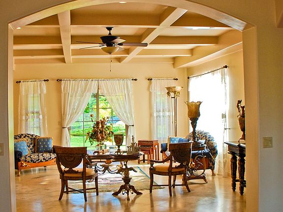 Liv Rm from the entrance