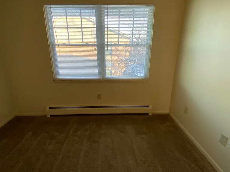300 Sheridan Park — Photo 15