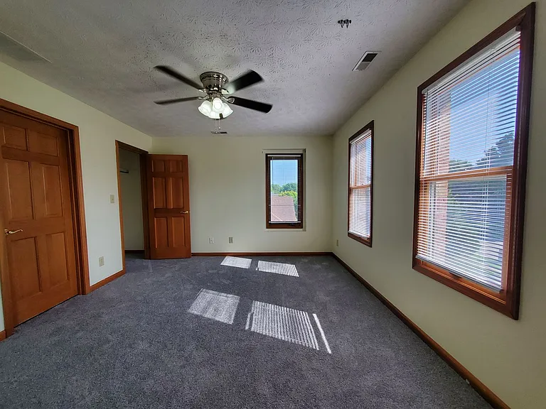 324 Redwood Blvd — Photo 34