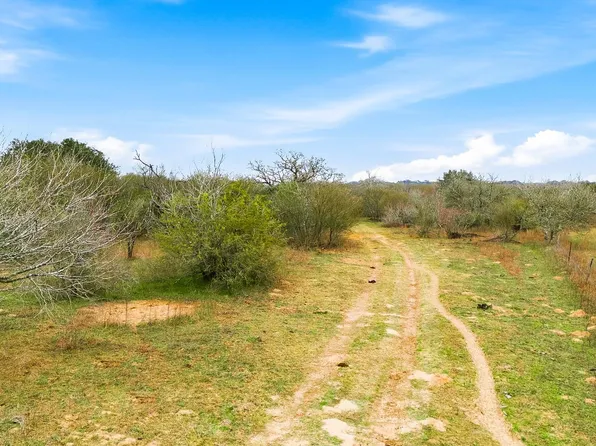 Mission Valley Rd, Cuero, TX 77954