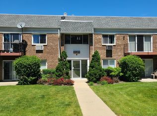 10389 Dearlove Rd APT 2B, Glenview, IL 60025