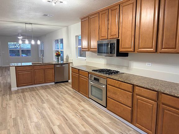 3rd image of 607 W Choctaw
