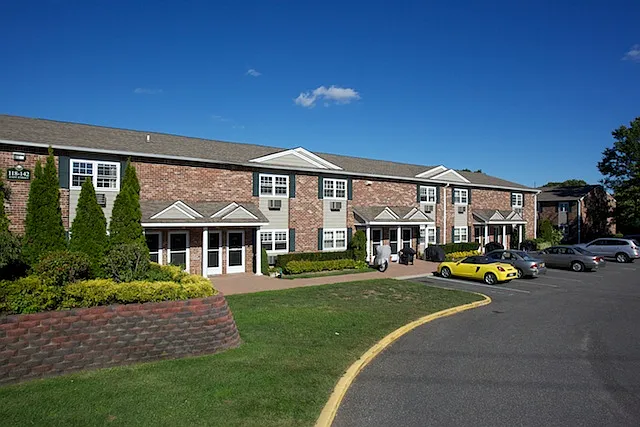 Fairfield At Woodview Gardens — Photo 3