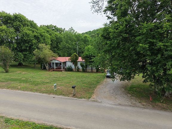 2nd image of 102 Sugar Tree Rd