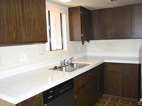 4th image of 5301 Waverly Dr #203