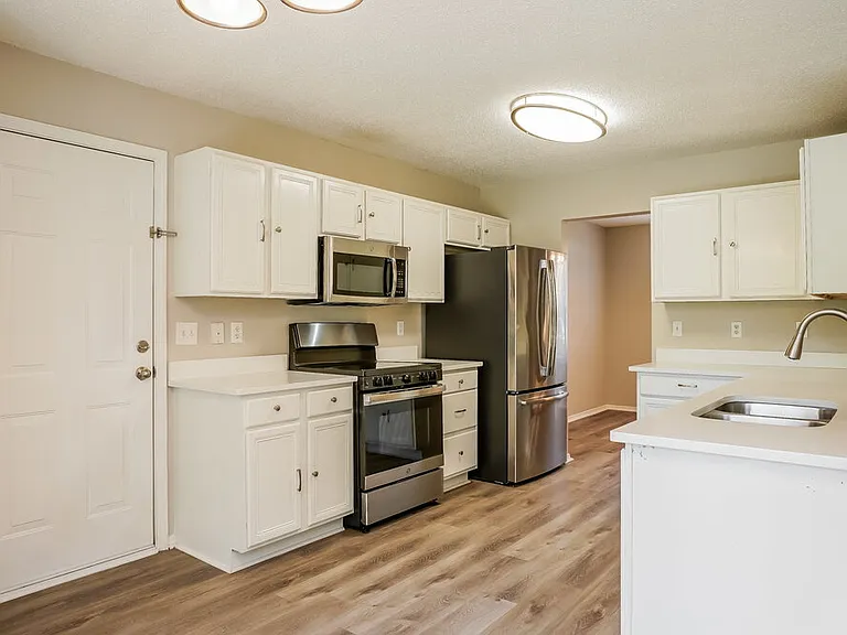 6333 Saybrooke Dr — Photo 8