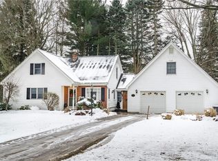 75 Hillside Dr, Orchard Park, NY 14127