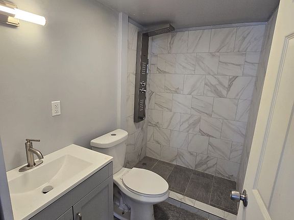 5th image of 1025 E 43rd Ave APT B