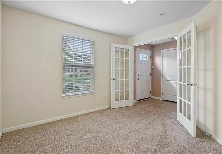1922 Georgetown Dr — Photo 5