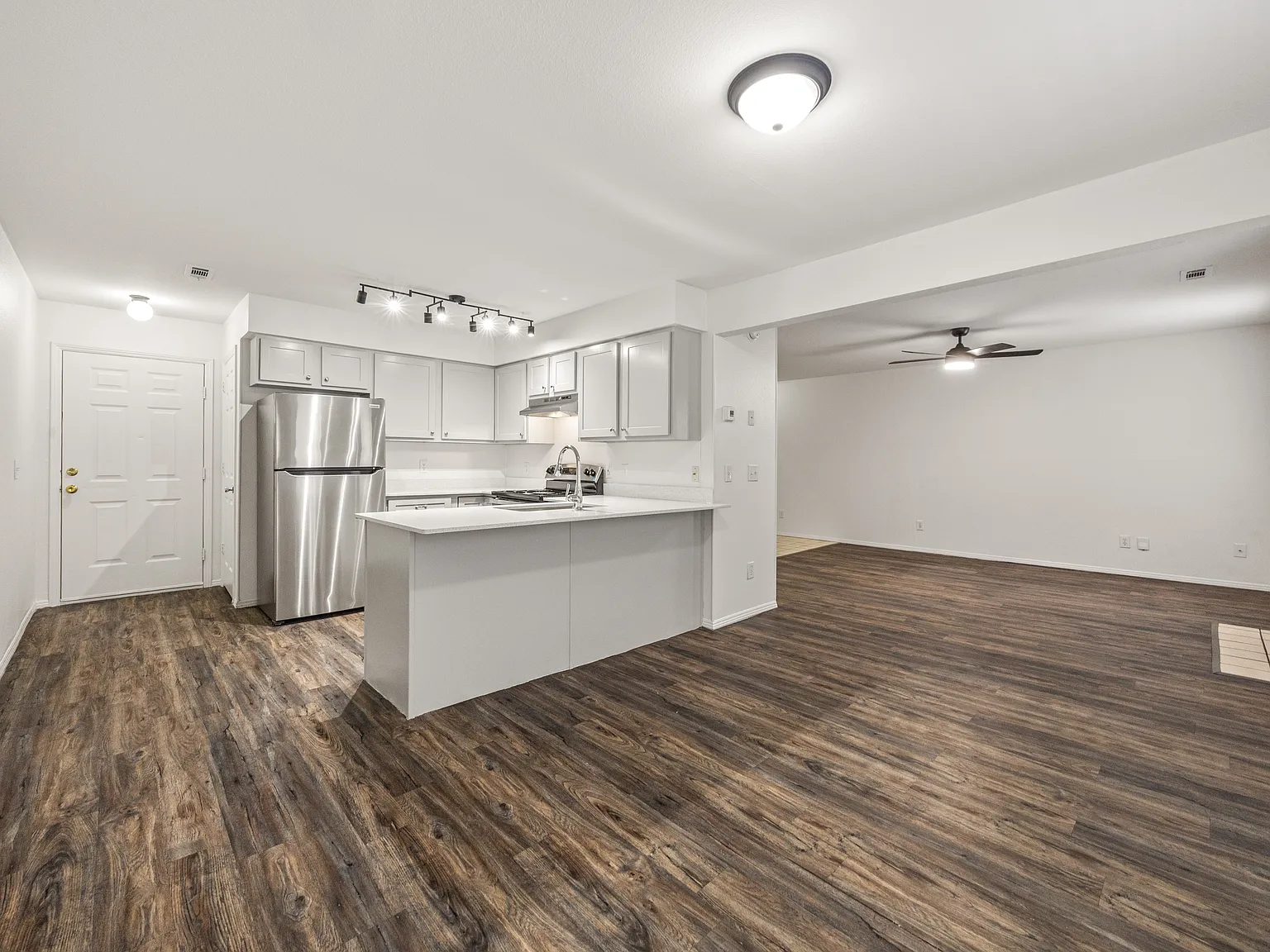 Molly Court — Photo 3