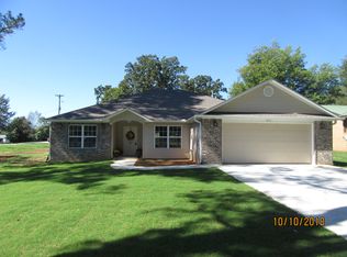 371 S Virginia Ave, Gentry, AR 72734