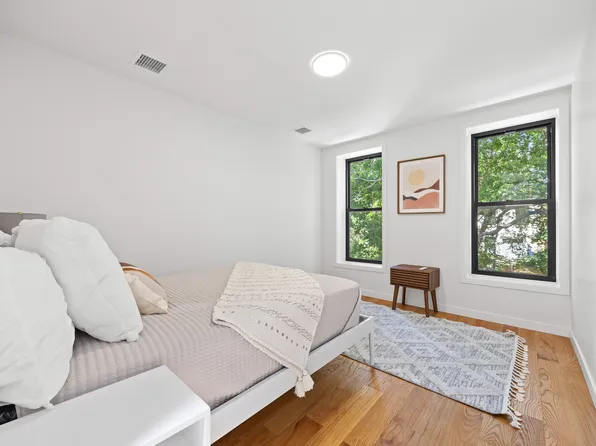 537 Halsey Street image 26 of 38