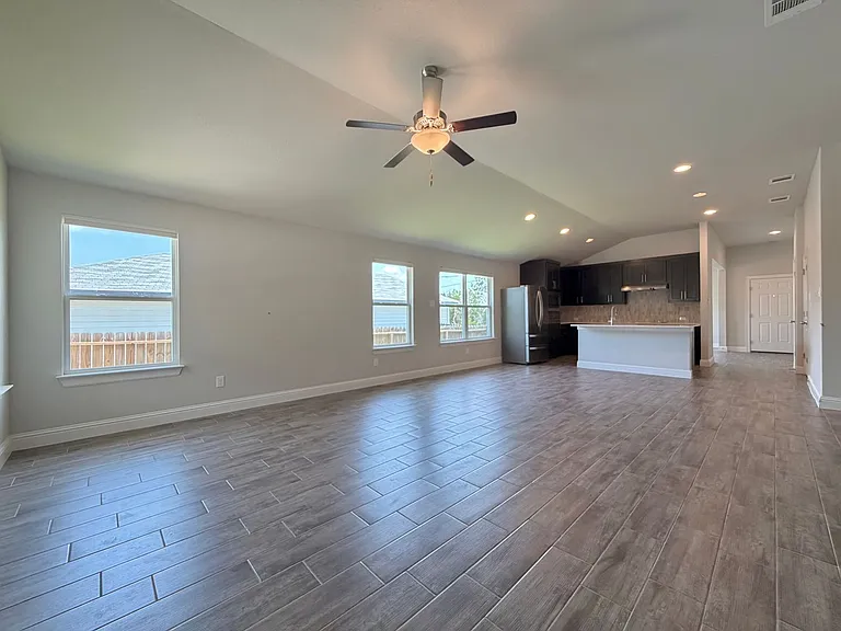 4300 Liberty Ln — Photo 7