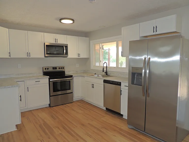5200 Mawood Ave — Photo 6