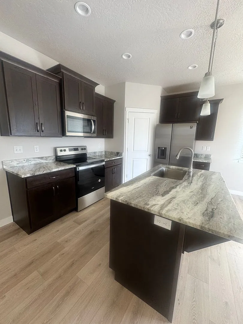Beautiful Lehi Townhome for rent! — Photo 3