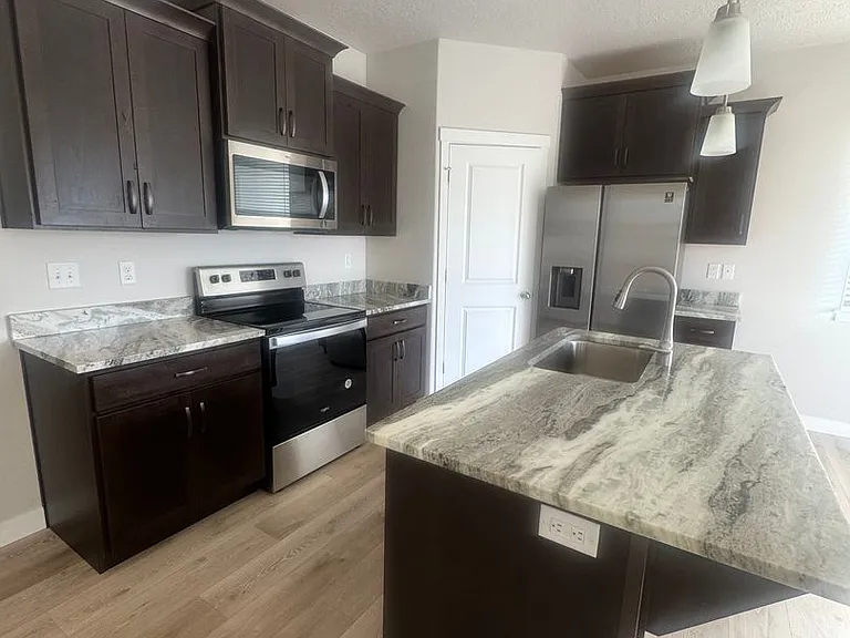 759 N Hilltop Dr — Photo 3