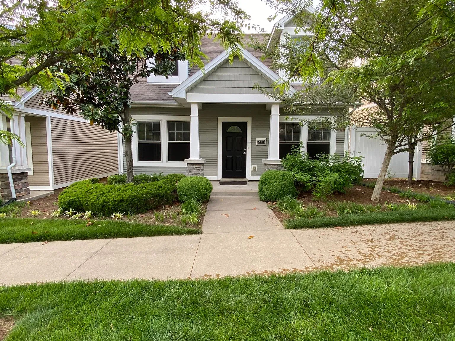 3 bed, 1433 sqft, $1,950 — Photo 1