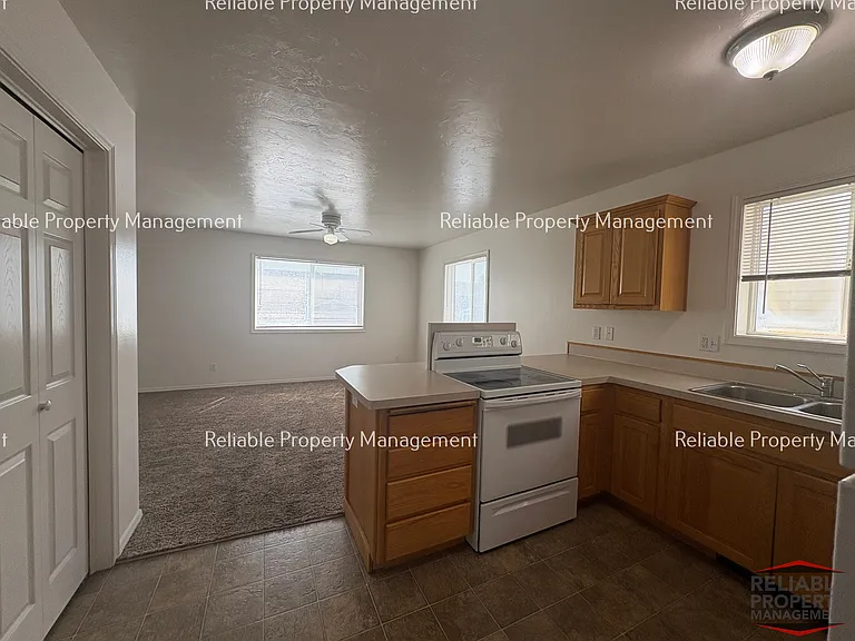 280 W Anderson St #4 — Photo 5