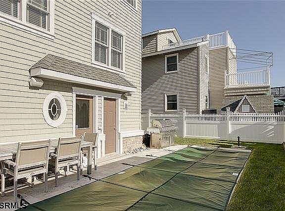 Covered Pool / Backyard