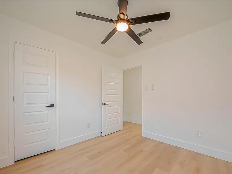 3010 Bandell Dr — Photo 19