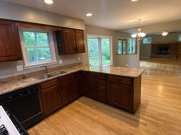 3rd image of 141 Guilford Rd