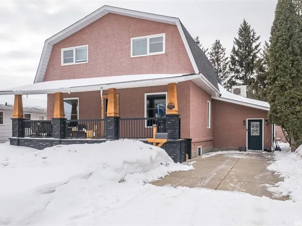 1027 4th STREET E, Prince Albert, SK S6V 0L1