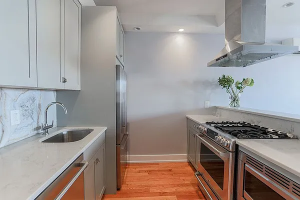 Sold by Brooklyn Bridge | media 4