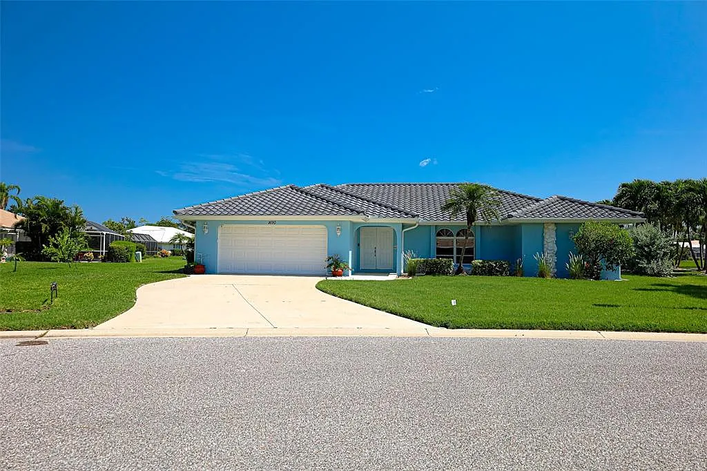 3 bed, 2.0 bath, 2019 sqft, $2,600 — Photo 1