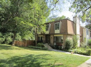 6054 Forrest Hollow Ln, Springfield, VA 22152