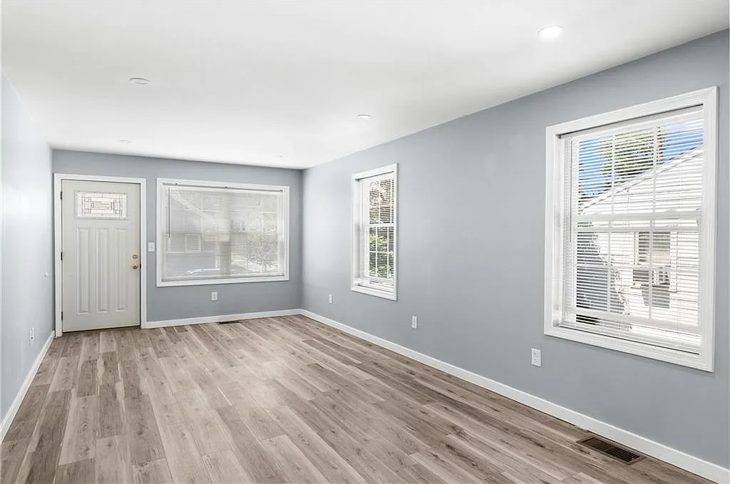 3 bed, 2.0 bath, 1272 sqft, $2,800 — Photo 4