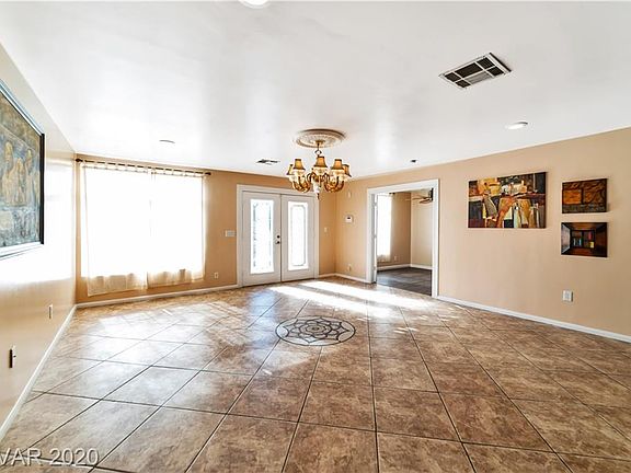 2nd image of 2310 Llewellyn Dr