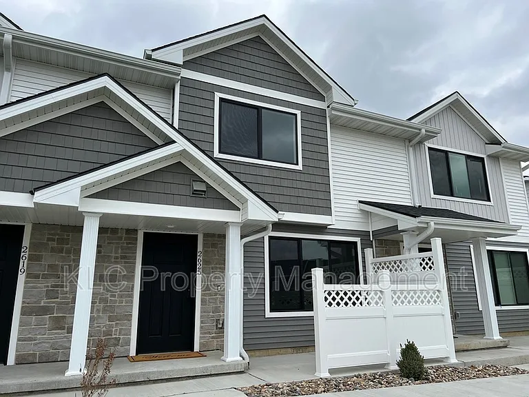 2625 SE Osier Ave — Photo 1