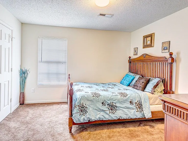 Miller Town Apartments — Photo 20