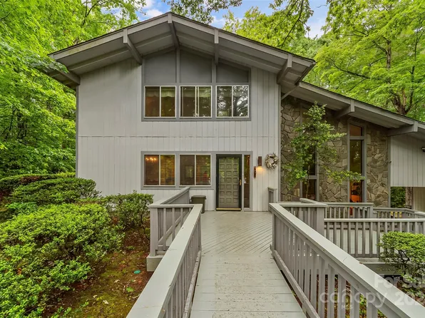 225 Camelot Dr, Morganton, NC 28655