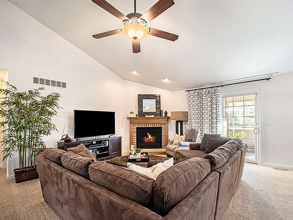 3rd image of 17 Longmeadow Ln